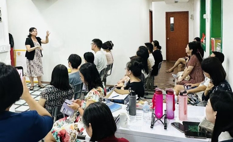 Parents gathering at a open house day at Oxkids Woodlands Branch