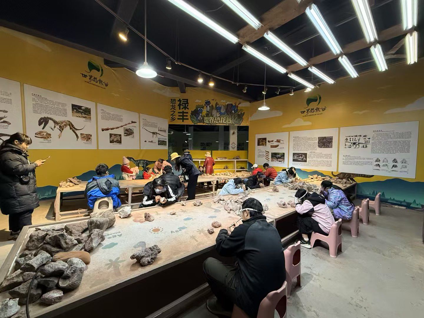 Image of an outbound trip for students and teachers of Oxkids