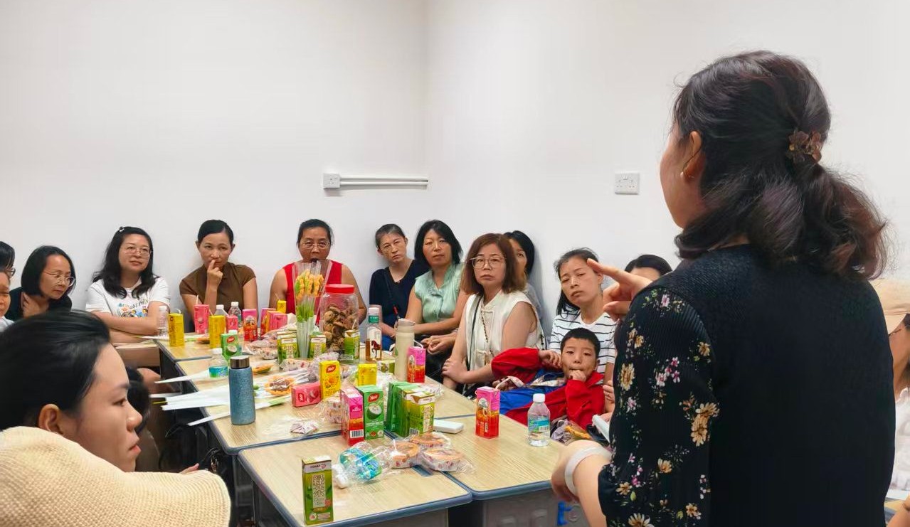 Image of sharing session in an Oxkids tuition centre, with parents and teachers attending